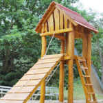 Spielturm am Kinderspielplatz am Sportpark Ebensee